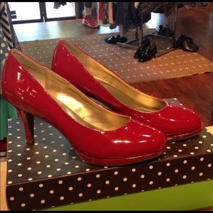Close toed heels - Red